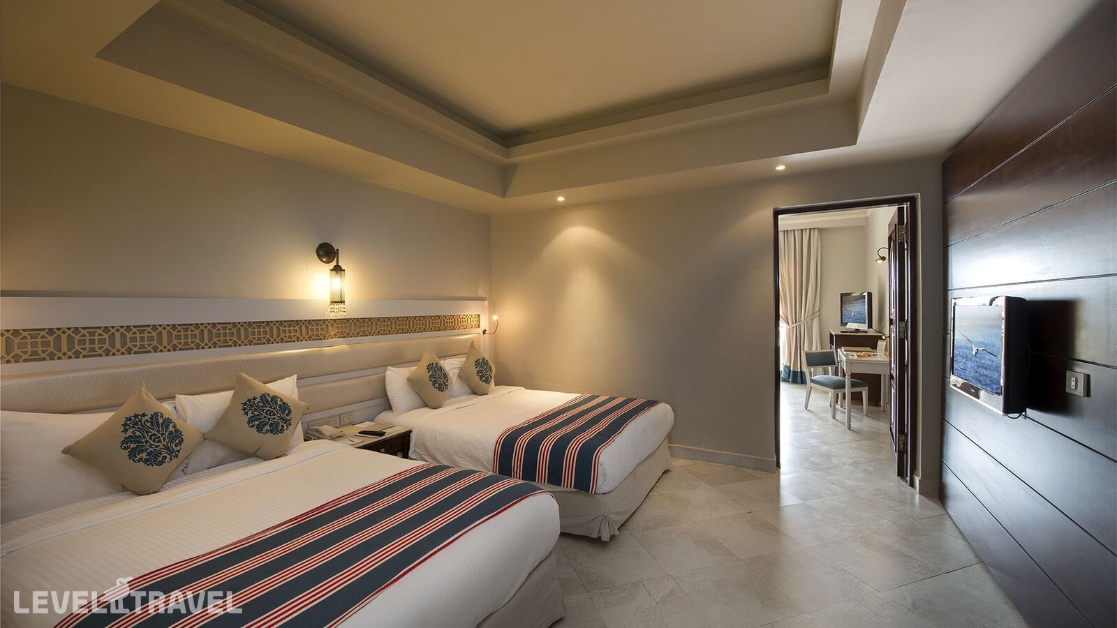 фотографии номера Семейный люкс с боковым видом на море отеля Sunrise Arabian Beach Resort в Египет(Шаркс Бэй) - фото №1