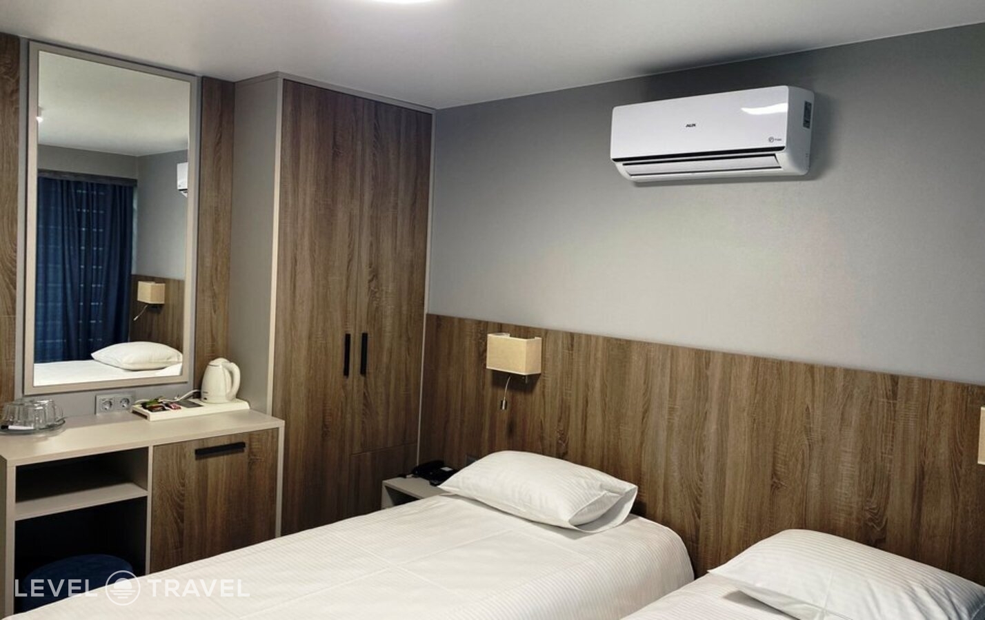 Двухместный номер Standard Comfort c 1 комнатой с балконом и с видом на город 2 отдельные кровати — фото 1