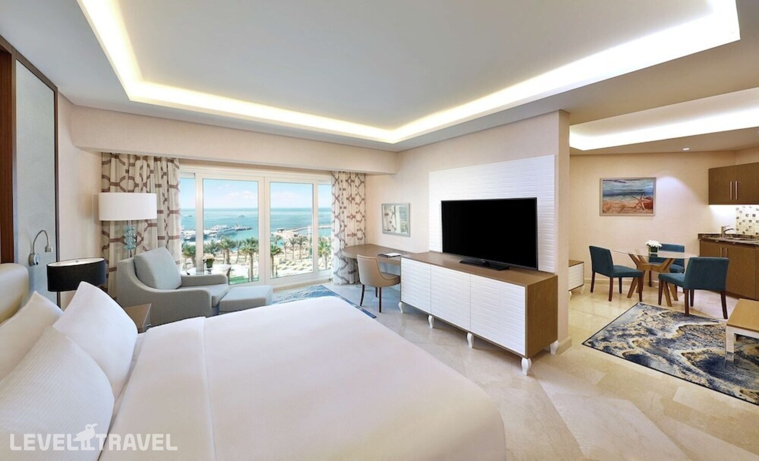 фотографии номера Семейный люкс с видом на море отеля Hilton Hurghada Plaza в Египет(Хургада (город)) - фото №1