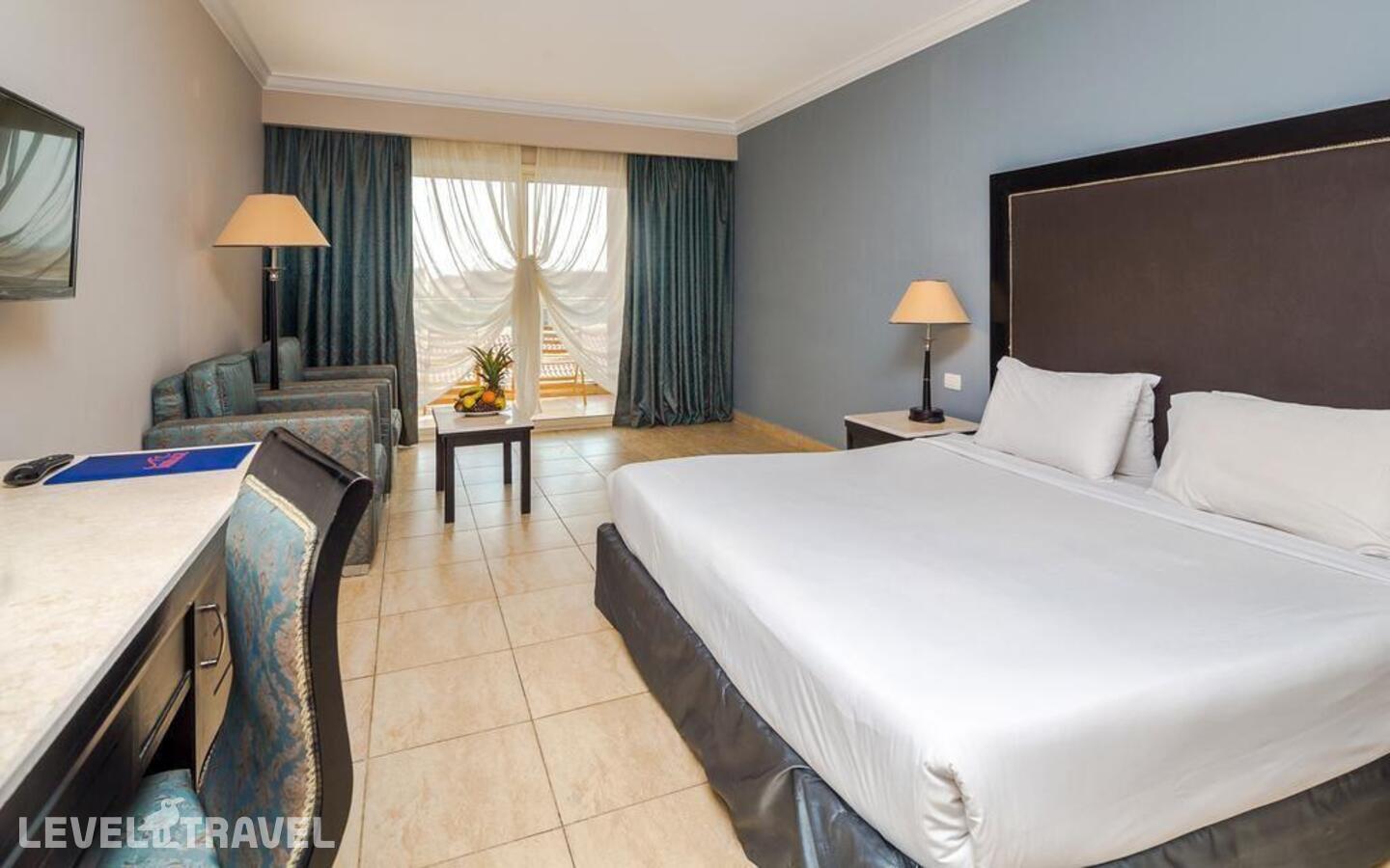 фотографии номера Стандартный с видом на двор отеля Sunrise Alora Aqua Park Resort (Ex. Caesar Palace Aqua Park Resort By Sunrise) в Египет(Хургада (город)) - фото №1