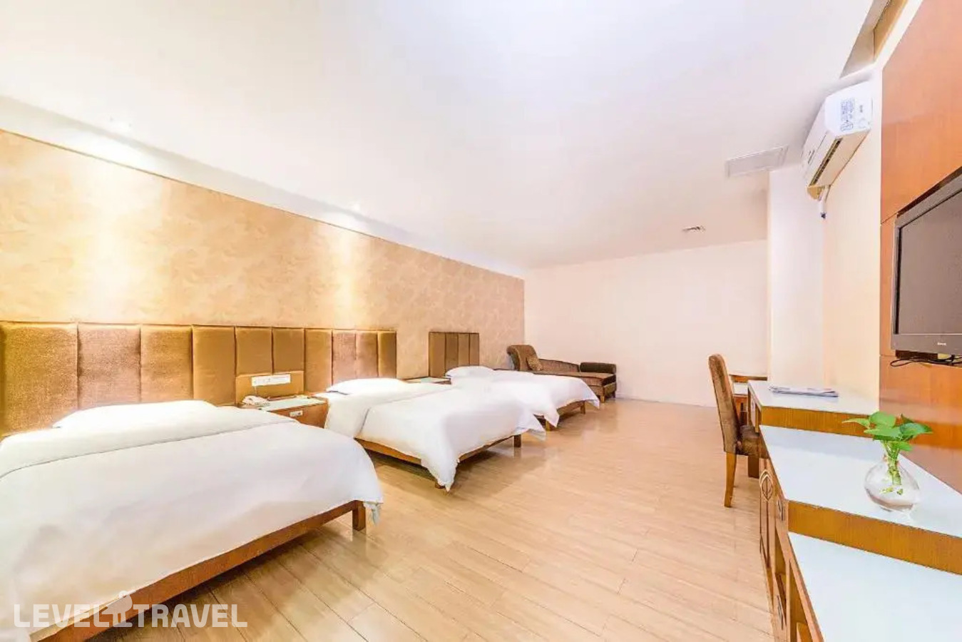 фотографии номера Трехместный номер отеля Kaiserdom Hotel Airport Branch в Китай(Гуанчжоу) - фото №1