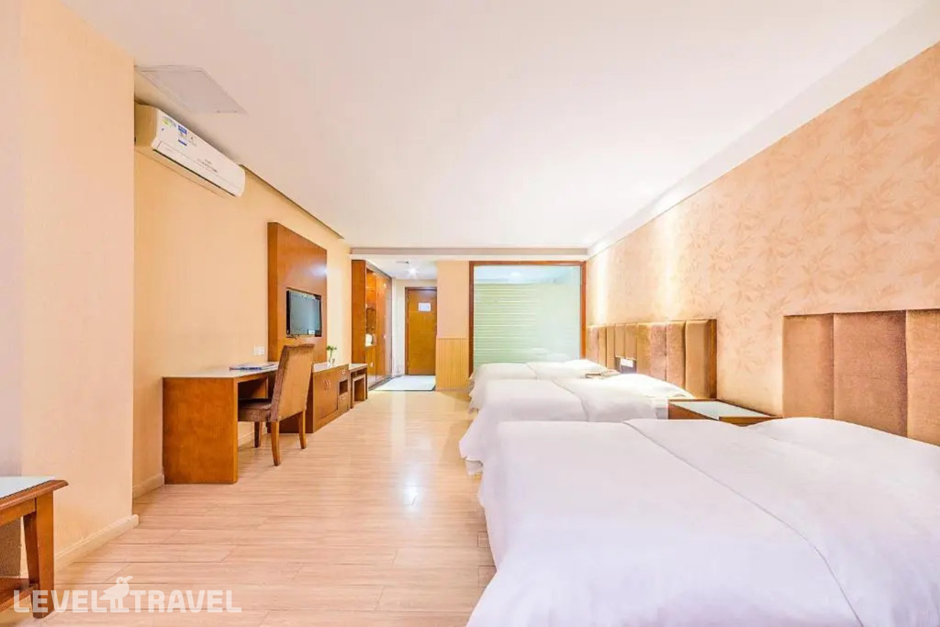 фотографии номера Трехместный номер отеля Kaiserdom Hotel Airport Branch в Китай(Гуанчжоу) - фото №2