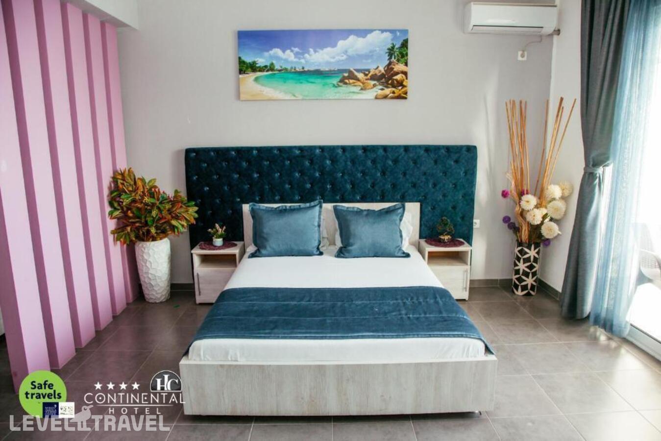 фотографии номера Семейный номер Standard с балконом и с видом на море отеля Continental Hotel в Черногория(Улцинь) - фото №12