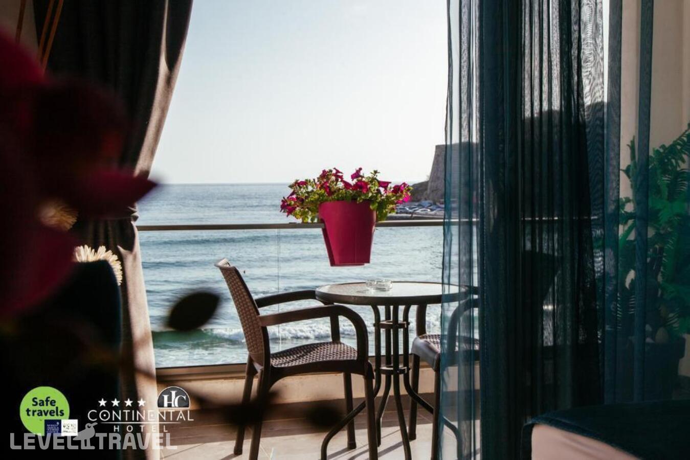 фотографии номера Семейный номер Standard с балконом и с видом на море отеля Continental Hotel в Черногория(Улцинь) - фото №5