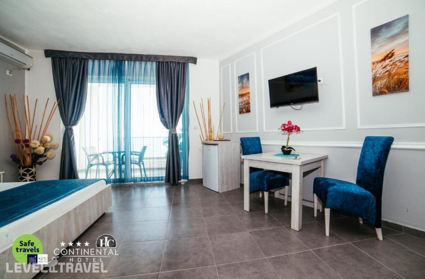 фотографии номера Семейный номер Standard с балконом и с видом на море отеля Continental Hotel в Черногория(Улцинь) - фото №20