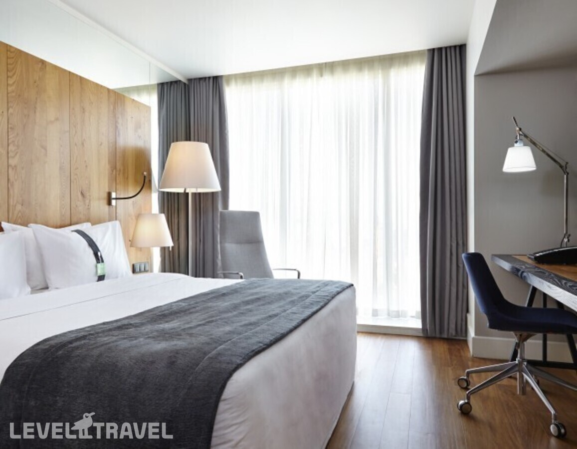 фотографии номера Стандартный номер отеля Holiday Inn Tbilisi Hotel в Грузия(Тбилиси) - фото №2