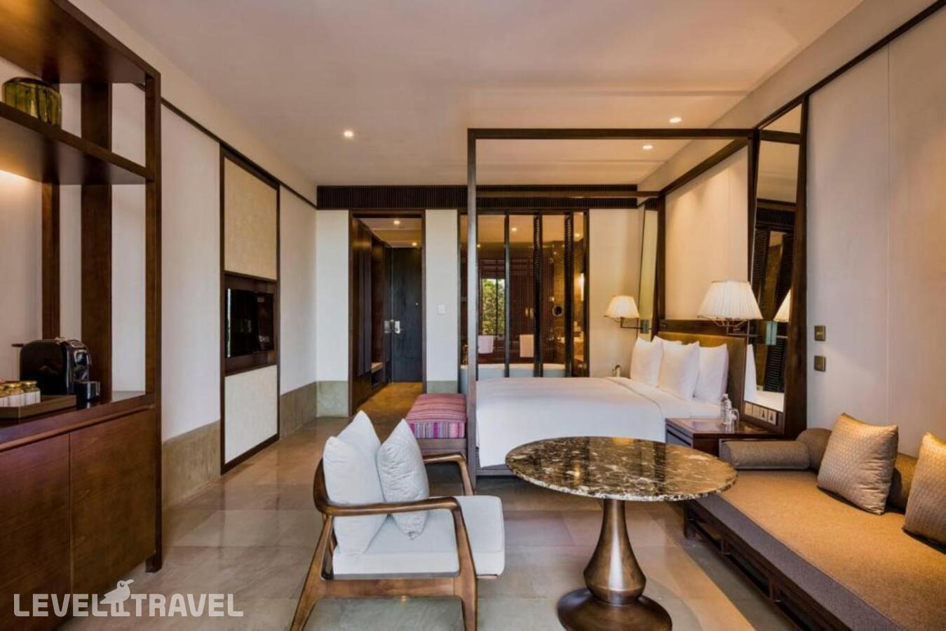 фотографии номера Номер Premium с видом на реку отеля Hilton Goa Resort Candolim в Индия(Северный Гоа) - фото №4