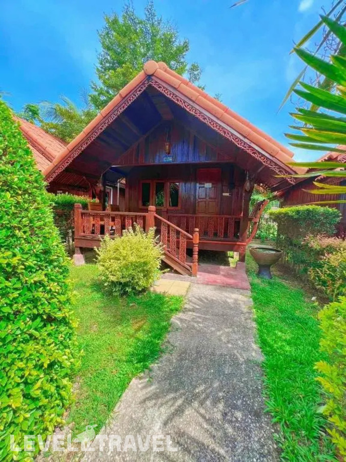 фотографии номера Двухместное Bungalow Wooden Cottage с видом на сад двуспальная кровать отеля Diamond Beach Resort в Таиланд(Ао Нанг) - фото №7