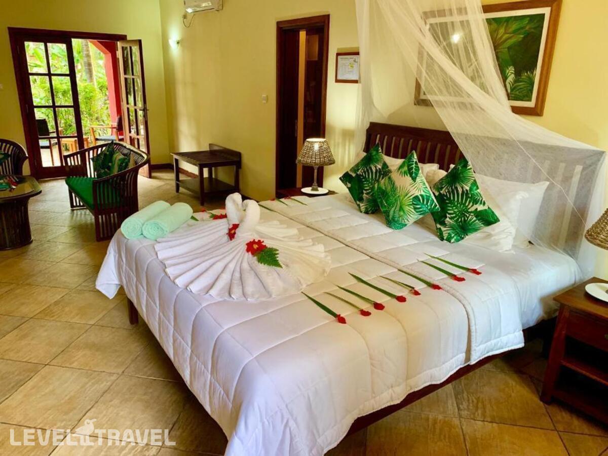 фотографии номера Просторный семейный люкс отеля Castello Beach Hotel в Сейшелы(о. Праслен) - фото №1