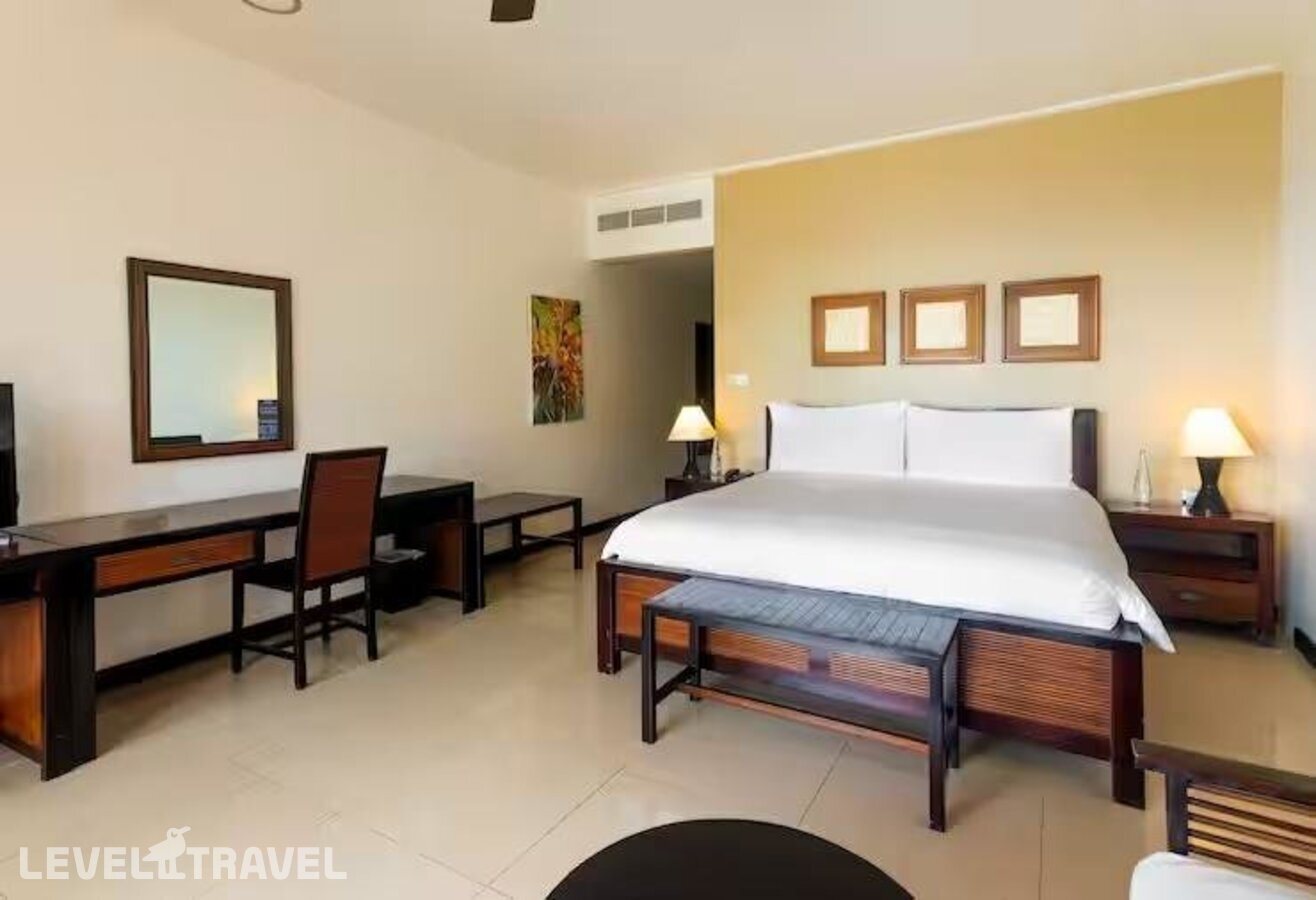 фотографии номера Делюкс с видом на океан отеля Double Tree By Hilton Seychelles Allamanda Resort & Spa в Сейшелы(о. Маэ) - фото №22