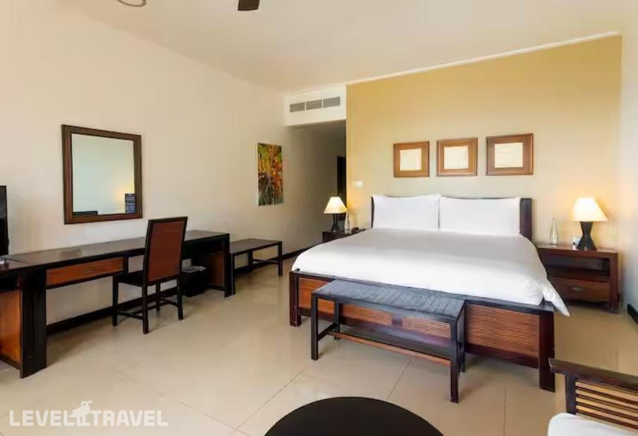фотографии номера Делюкс с видом на океан отеля Double Tree By Hilton Seychelles Allamanda Resort & Spa в Сейшелы(о. Маэ) - фото №34