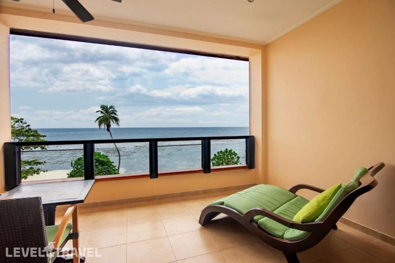 фотографии номера Гранд делюкс с видом на океан отеля Double Tree By Hilton Seychelles Allamanda Resort & Spa в Сейшелы(о. Маэ) - фото №19