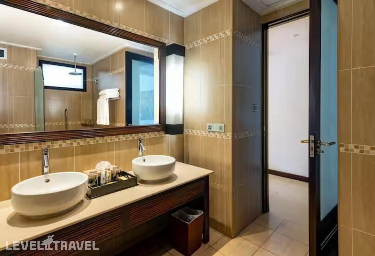 фотографии номера Гранд делюкс с видом на океан отеля Double Tree By Hilton Seychelles Allamanda Resort & Spa в Сейшелы(о. Маэ) - фото №32