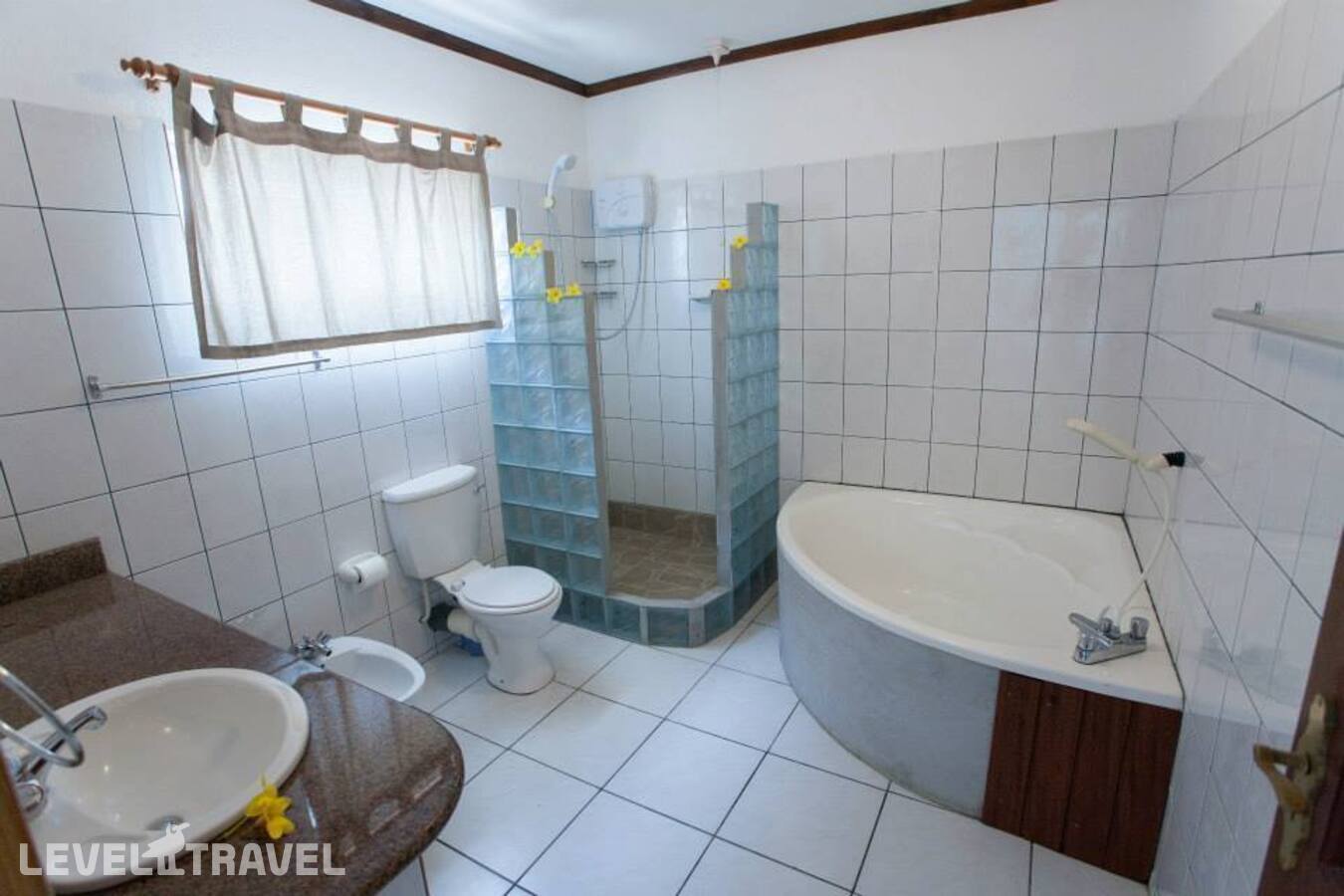 фотографии номера Улучшенный номер отеля Anse Soleil Beachcomber в Сейшелы(о. Маэ) - фото №2