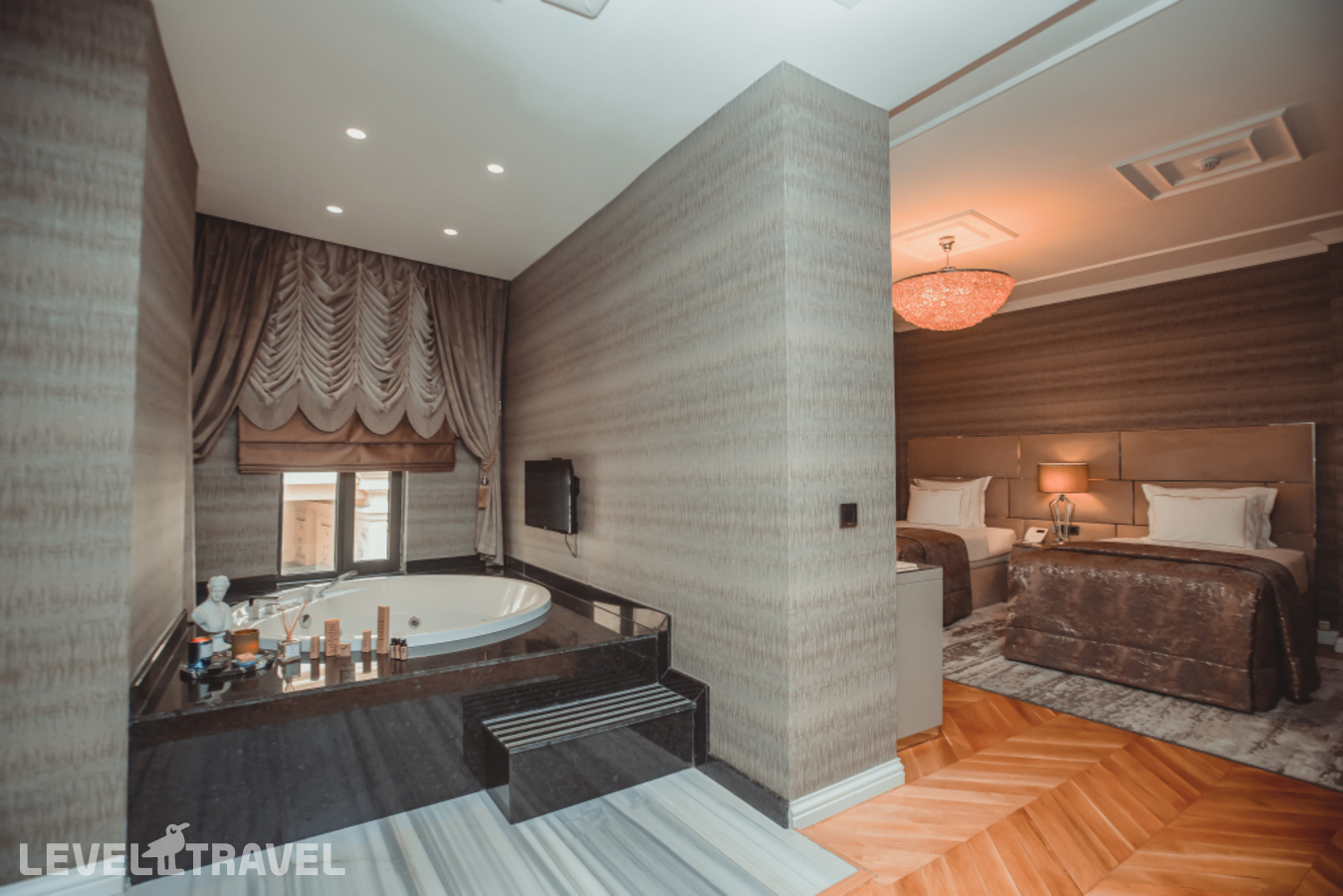Двухместный люкс Deluxe with Jacuzzi двуспальная кровать — фото 3