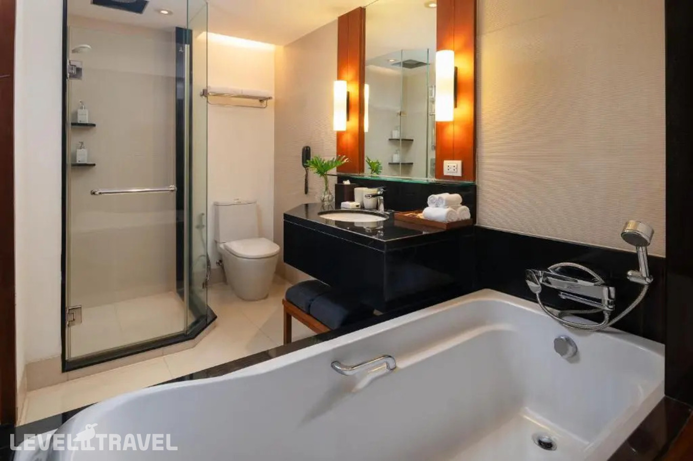 фотографии номера Двухместная Pool номер студия Executive двуспальная кровать отеля Woodlands Suites Serviced Resideces в Таиланд(Вонгамат) - фото №3