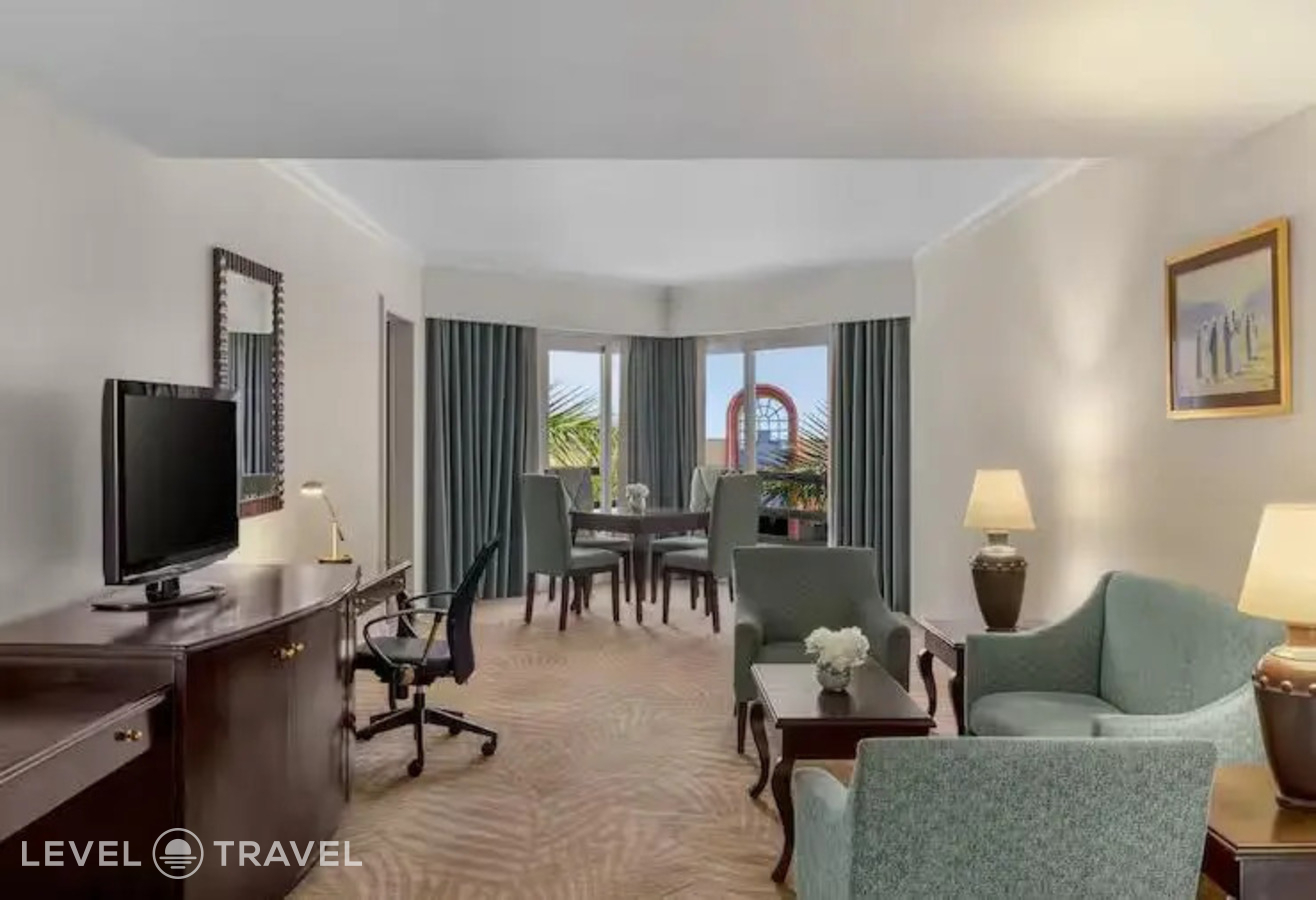 фотографии номера Двухместный Royal люкс двуспальная кровать отеля Hilton Green Plaza в Египет(Александрия) - фото №3