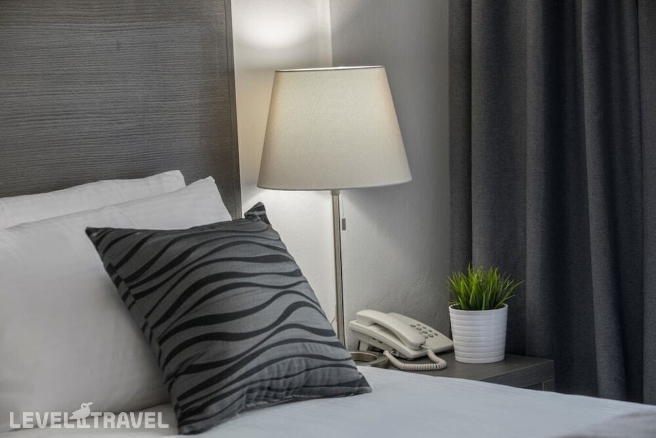 фотографии номера Апартаменты Superior c 1 комнатой с балконом и с видом на город отеля Blazer Residence Apts (Ex. Petrou Aparthotel) в Кипр(Ларнака) - фото №1