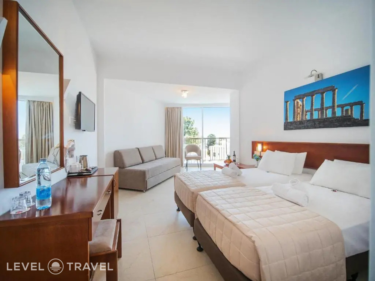 фотографии номера Стандартный с видом на территорию отеля Avlida Hotel в Кипр(Пафос) - фото №2