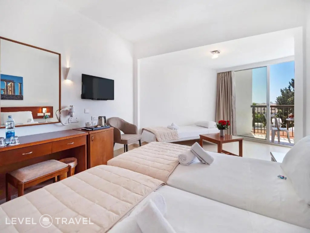 фотографии номера Стандартный с видом на территорию отеля Avlida Hotel в Кипр(Пафос) - фото №4
