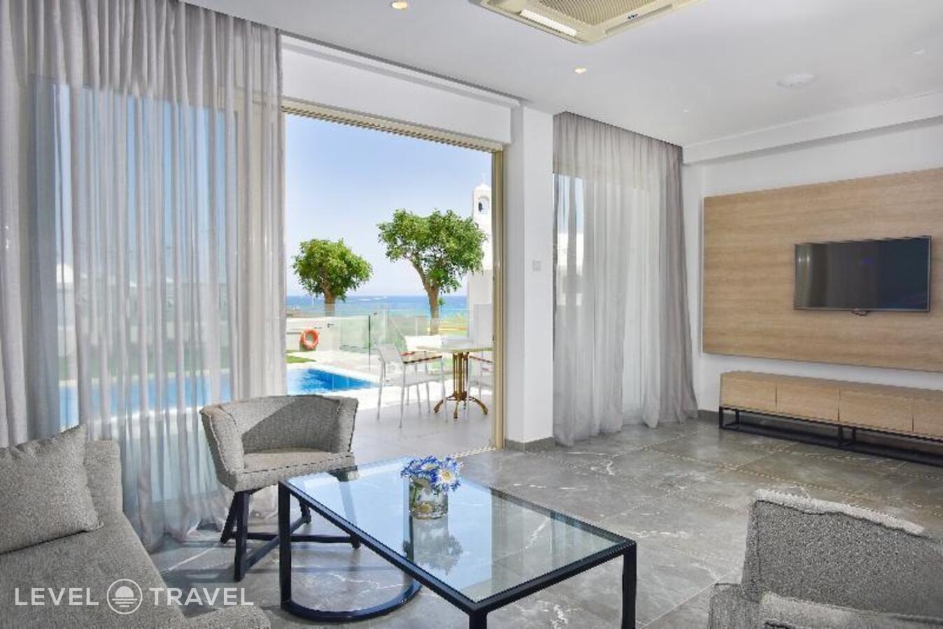 фотографии номера Люкс Grand с красивым видом из окна отеля Pernera Beach Hotel в Кипр(Пернера) - фото №4
