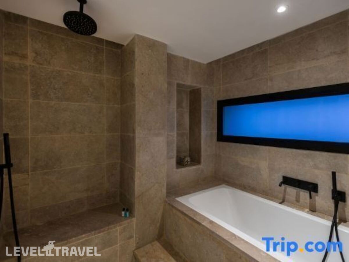 фотографии номера Номер Executive рядом с пляжем отеля Movenpick Gammarth в Тунис(Гаммарт) - фото №17