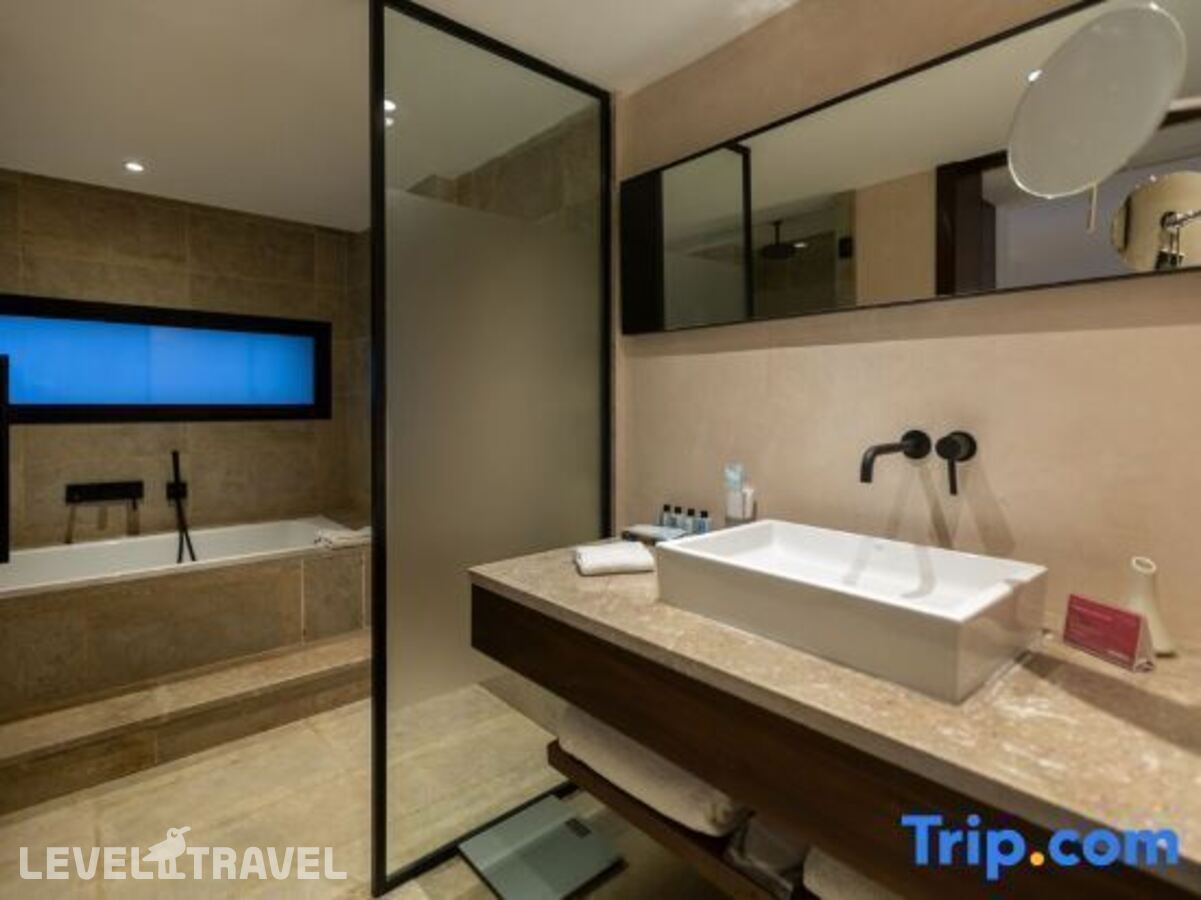 фотографии номера Номер Executive рядом с пляжем отеля Movenpick Gammarth в Тунис(Гаммарт) - фото №14