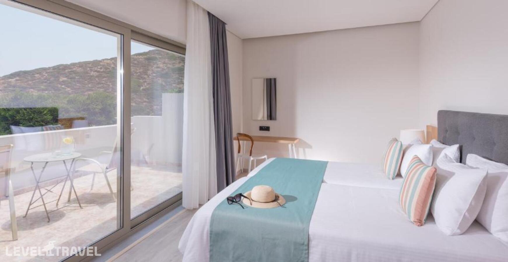 фотографии номера Улучшенный с видом на море отеля Athina Palace Resort & Spa в Греция(Агия-Пелагия) - фото №4
