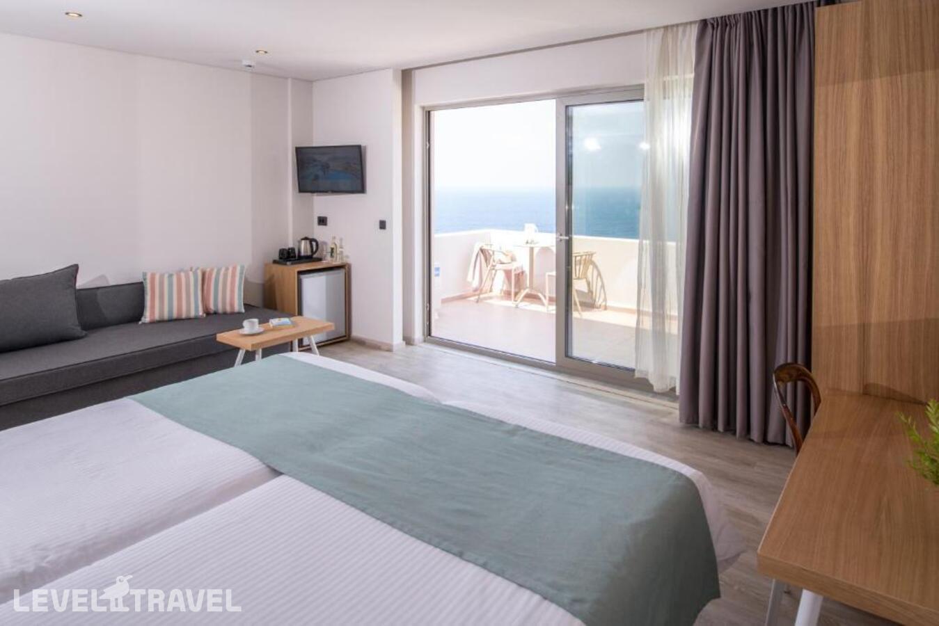 фотографии номера Улучшенный с видом на море отеля Athina Palace Resort & Spa в Греция(Агия-Пелагия) - фото №1