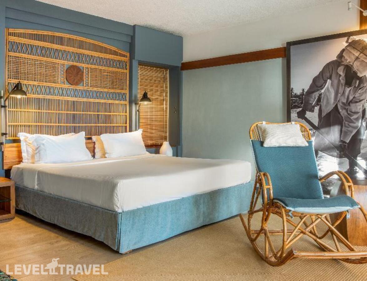 фотографии номера Двухместный люкс Executive seafront двуспальная кровать отеля The Ravenala Attitude в Маврикий(Северное побережье) - фото №1
