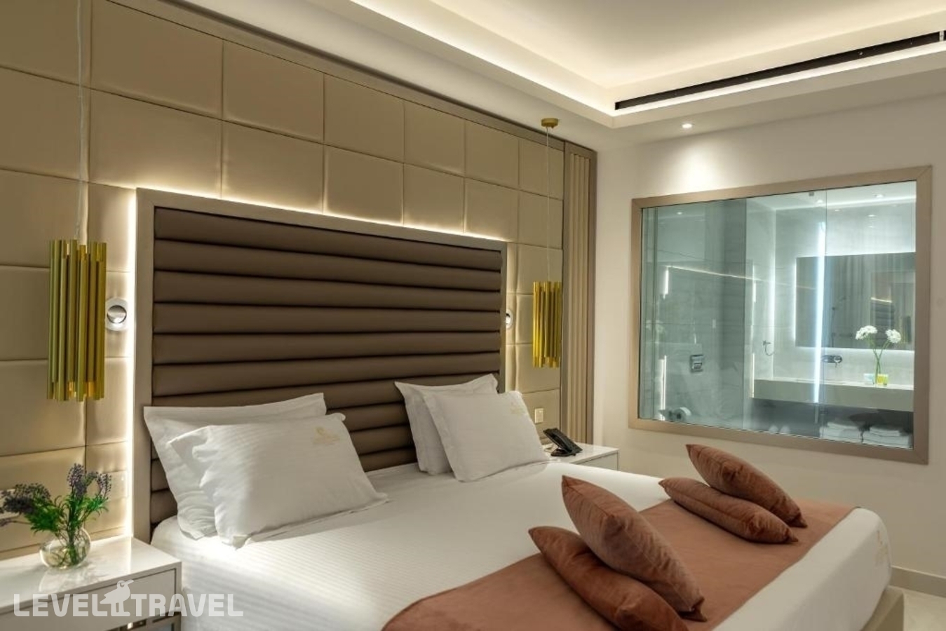фотографии номера Двухместный номер Superior with side sea view двуспальная кровать отеля Chrysomare Beach в Кипр(Айа-Напа) - фото №2