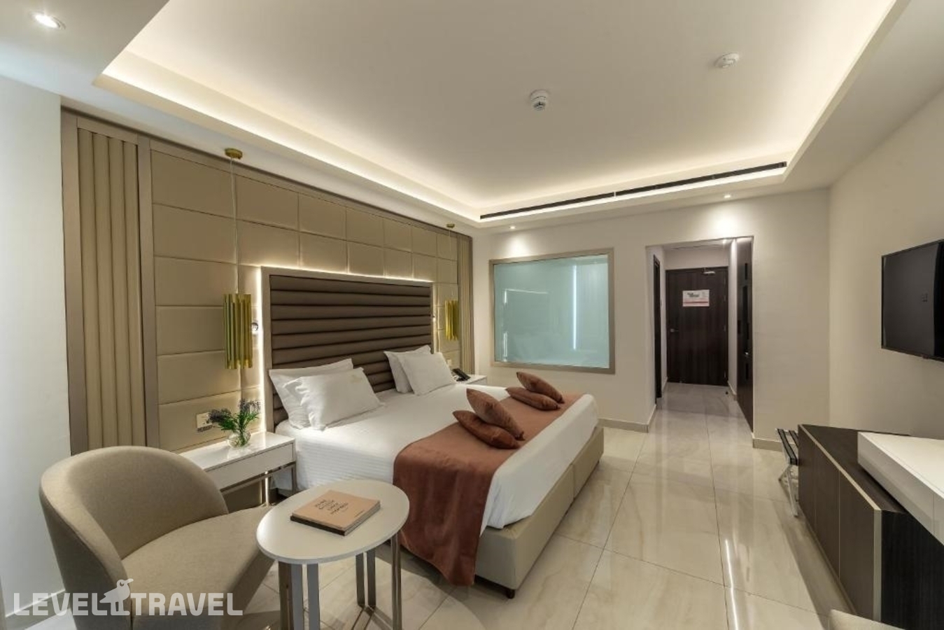 фотографии номера Двухместный номер Superior with side sea view двуспальная кровать отеля Chrysomare Beach в Кипр(Айа-Напа) - фото №1