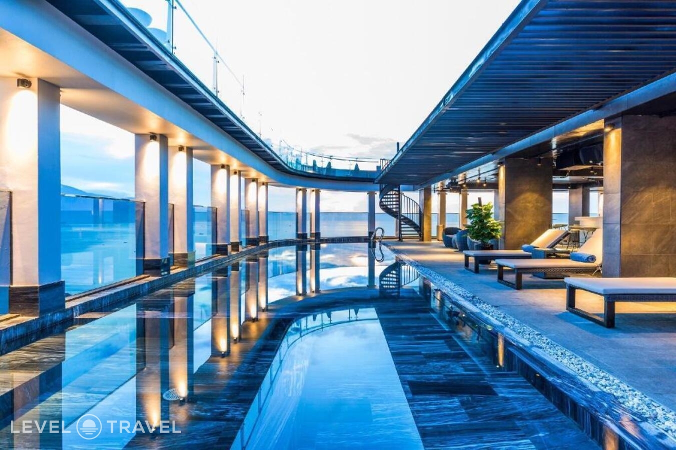 Двухместный люкс Executive oceanfront двуспальная кровать — фото 4