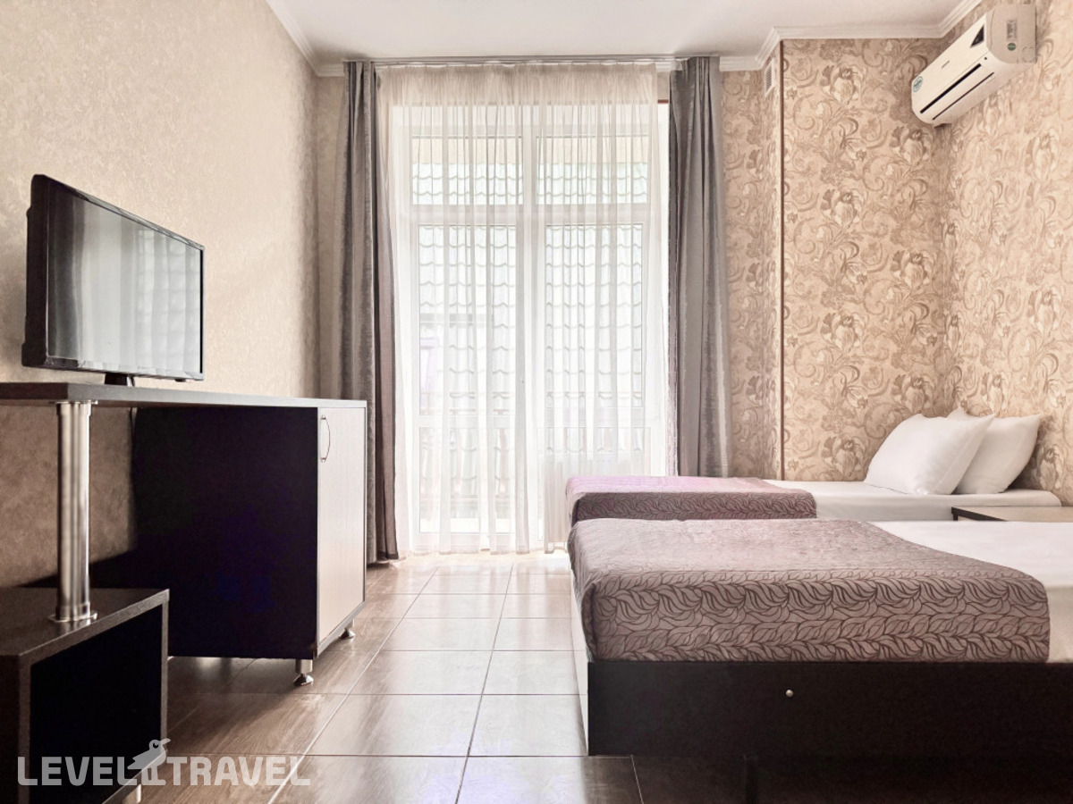 Пятиместный номер Comfort с 2 комнатами с балконом — фото 1