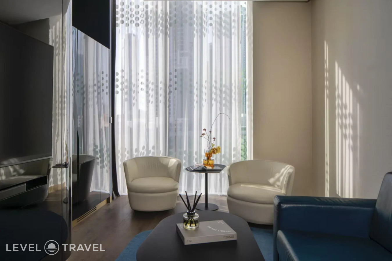 фотографии номера Полулюкс с джакузи Extra ME с видом на Бурдж-Халифа отеля ME By Melia Dubai в ОАЭ(Бизнес Бей) - фото №2