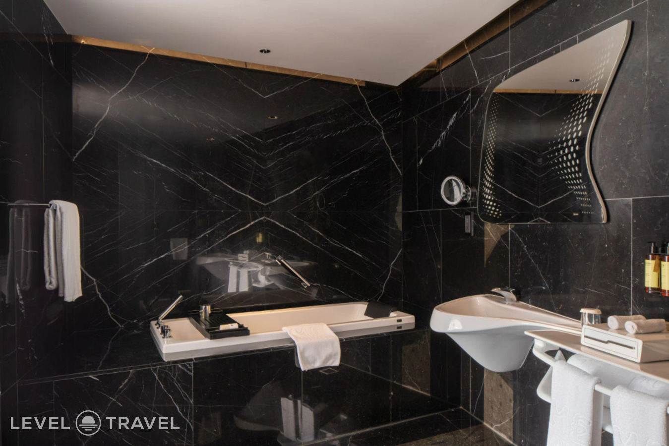фотографии номера Studio ME Suite с джакузи с видом на Бурдж-Халифа отеля ME By Melia Dubai в ОАЭ(Бизнес Бей) - фото №3
