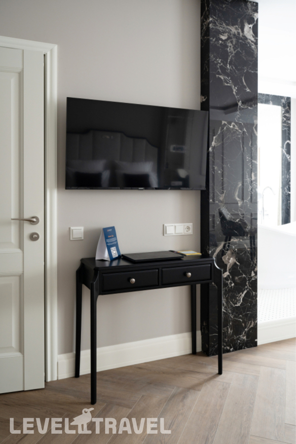 фотографии номера Двухместный номер Royal Deluxe двуспальная кровать отеля Dionis Art Apartments в Россия(Центральный район) - фото №9