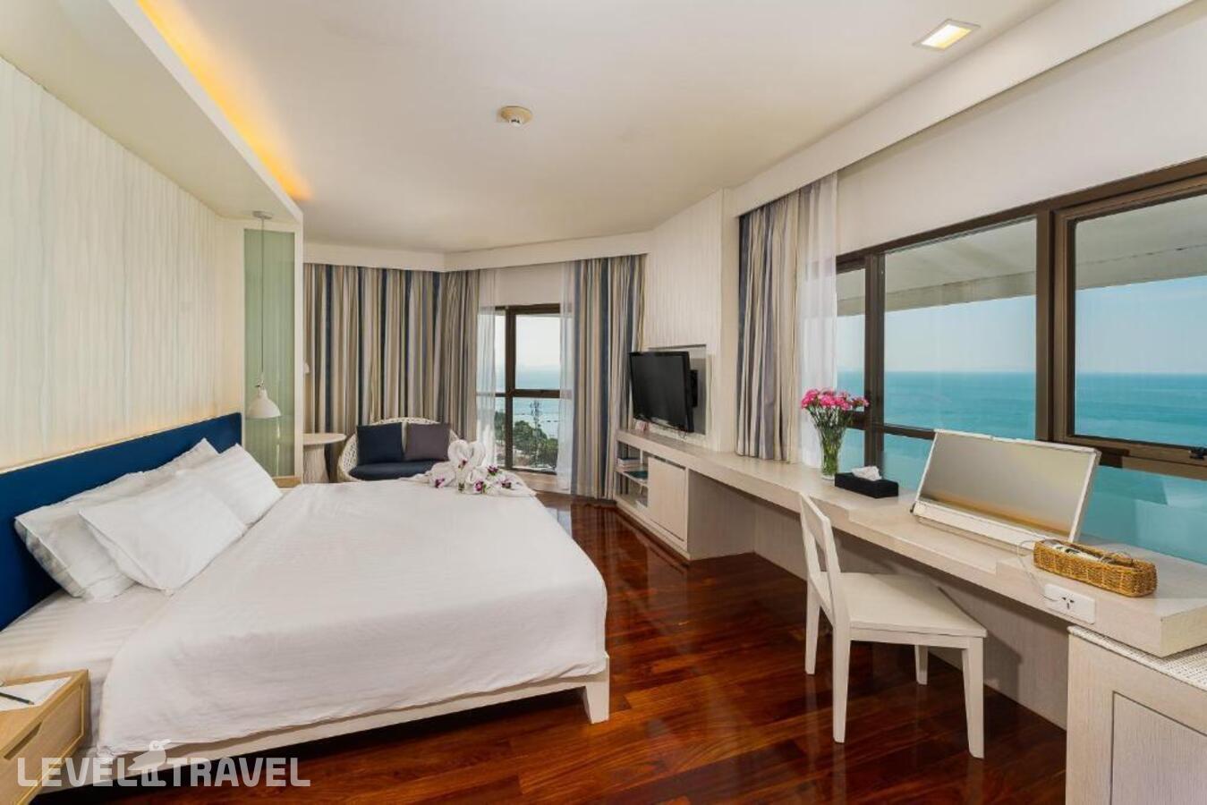 фотографии номера Люкс с видом на море отеля Jomtien Palm Beach Hotel в Таиланд(Джомтьен) - фото №1