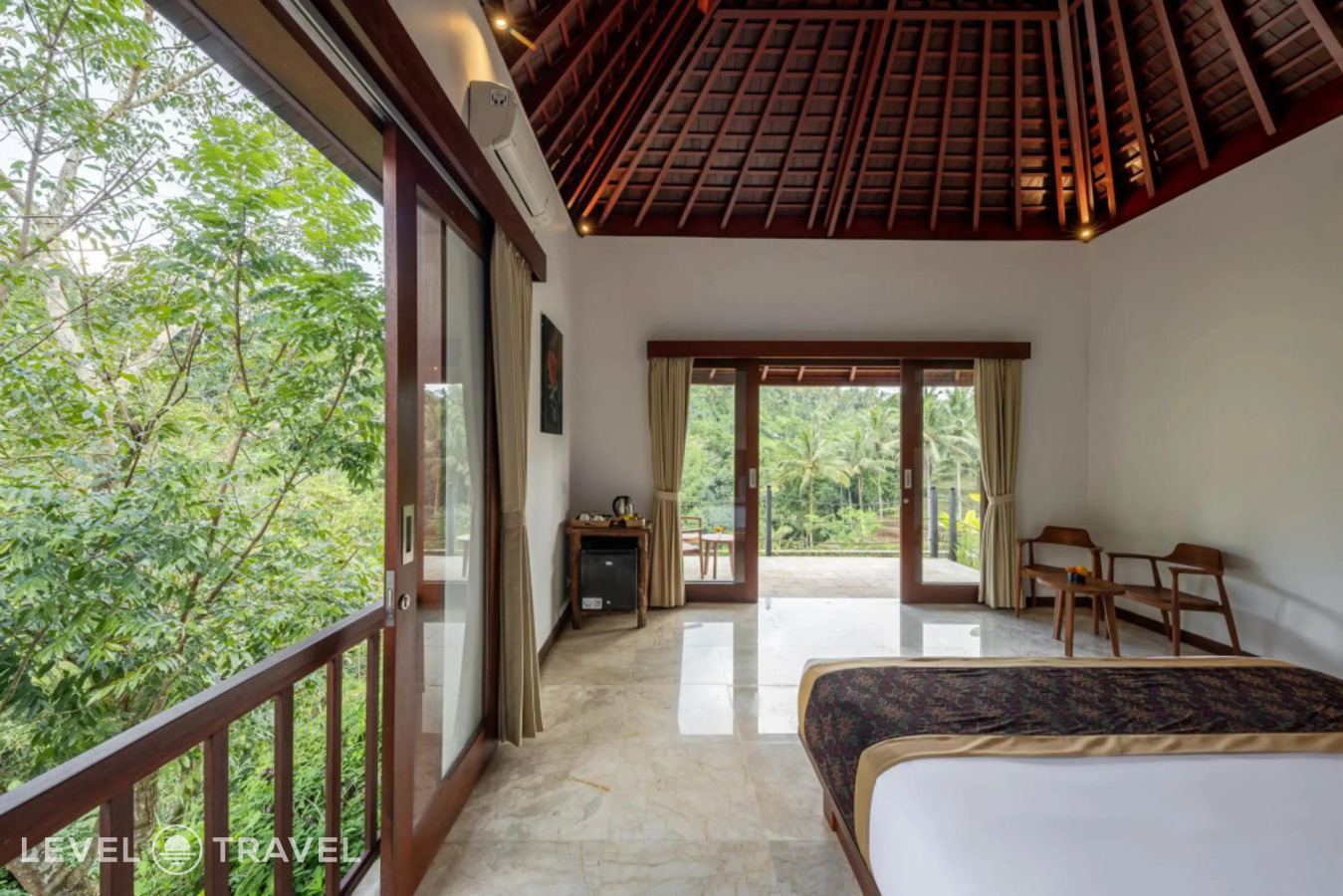фотографии номера Двухместный люкс Dara Ayu двуспальная кровать отеля Adiwana Dara Ayu Villas в Индонезия(Гианьяр) - фото №2
