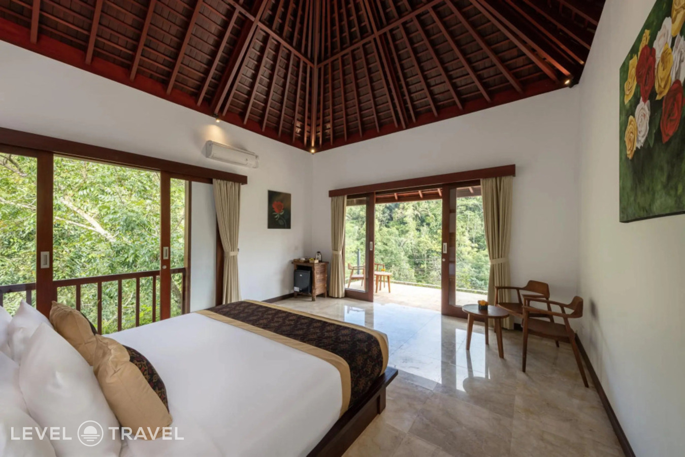 фотографии номера Двухместный люкс Dara Ayu двуспальная кровать отеля Adiwana Dara Ayu Villas в Индонезия(Гианьяр) - фото №3
