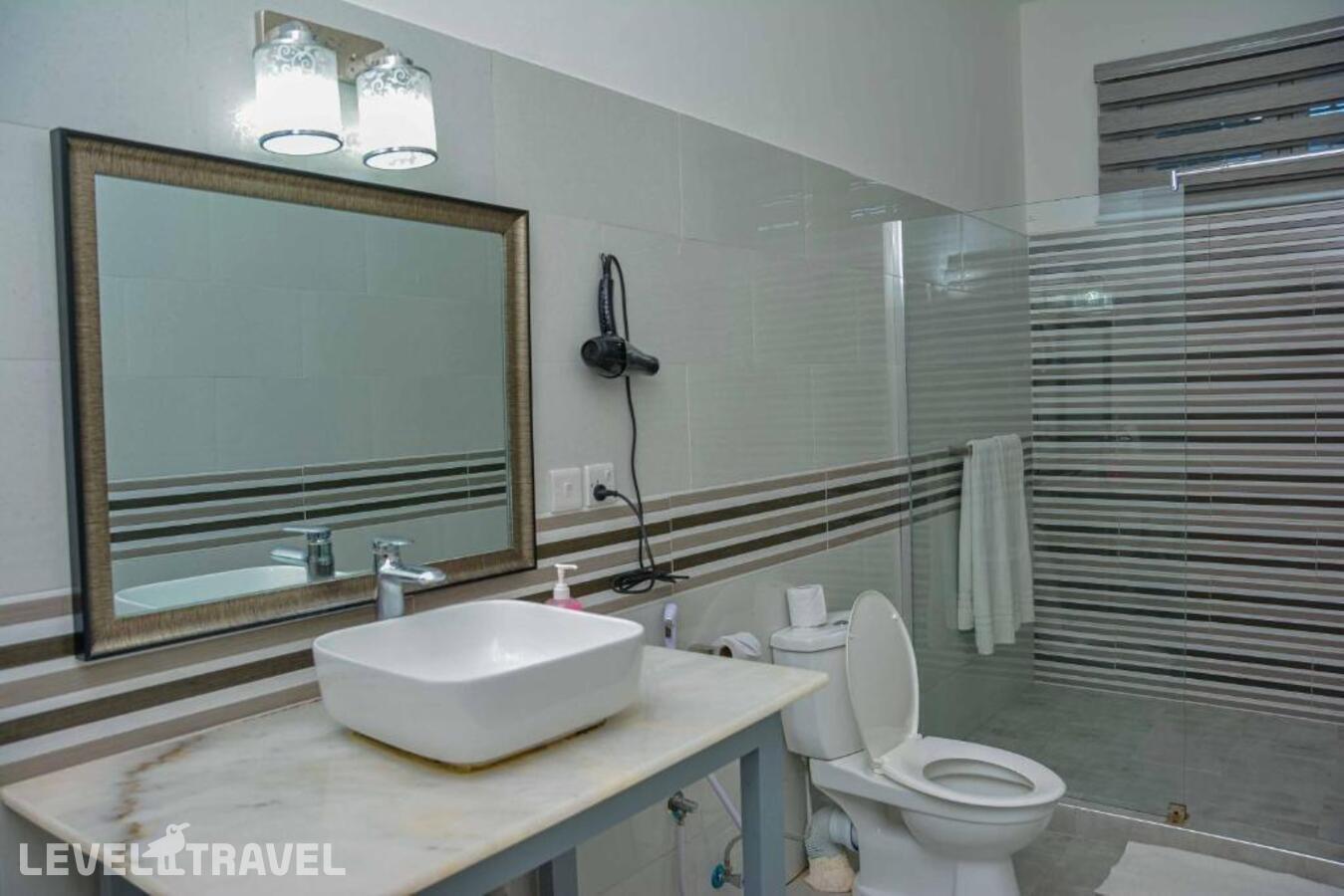 фотографии номера Делюкс с видом на бассейн отеля Jangwani Sea Breeze Resort в Танзания(Дар-эс-Салам) - фото №12