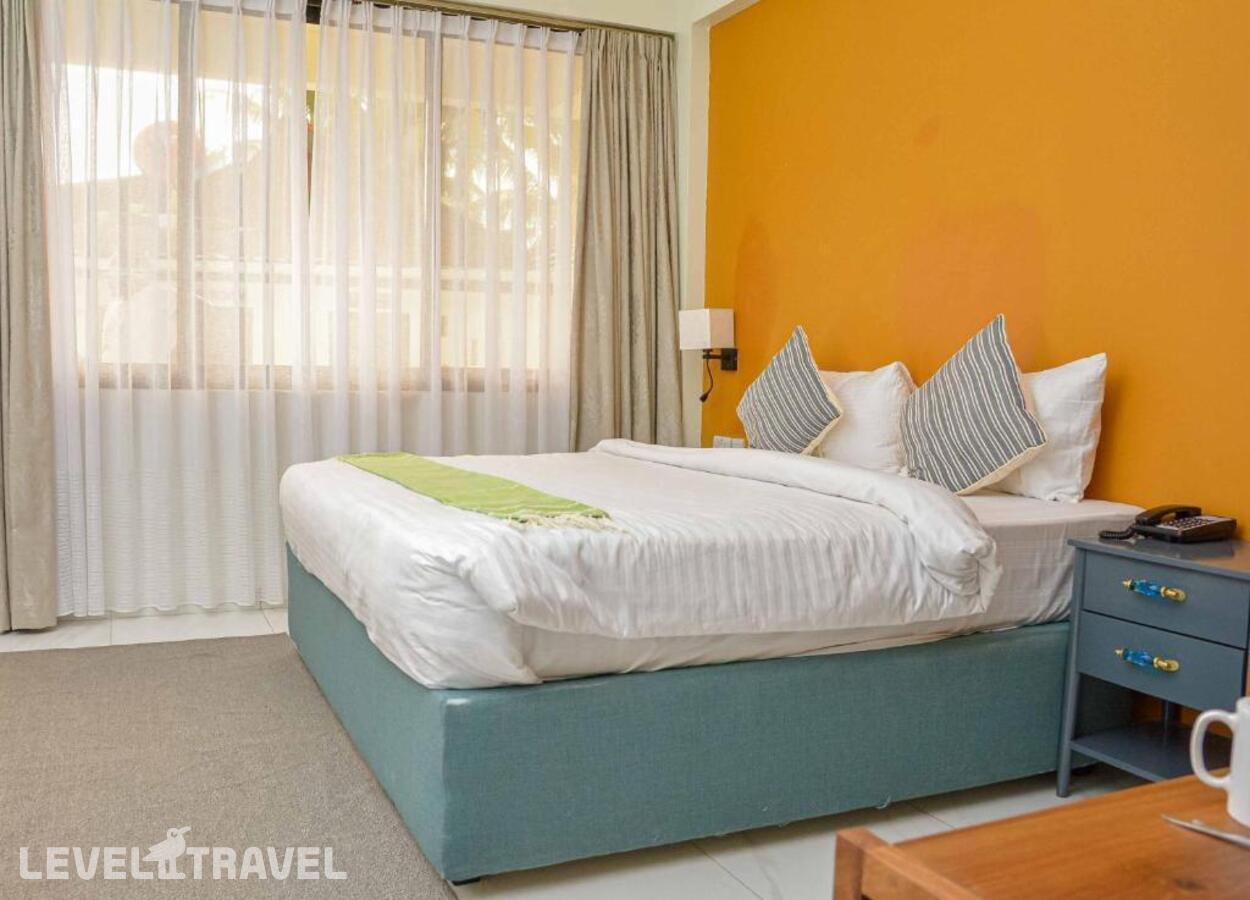 фотографии номера Делюкс с видом на бассейн отеля Jangwani Sea Breeze Resort в Танзания(Дар-эс-Салам) - фото №2