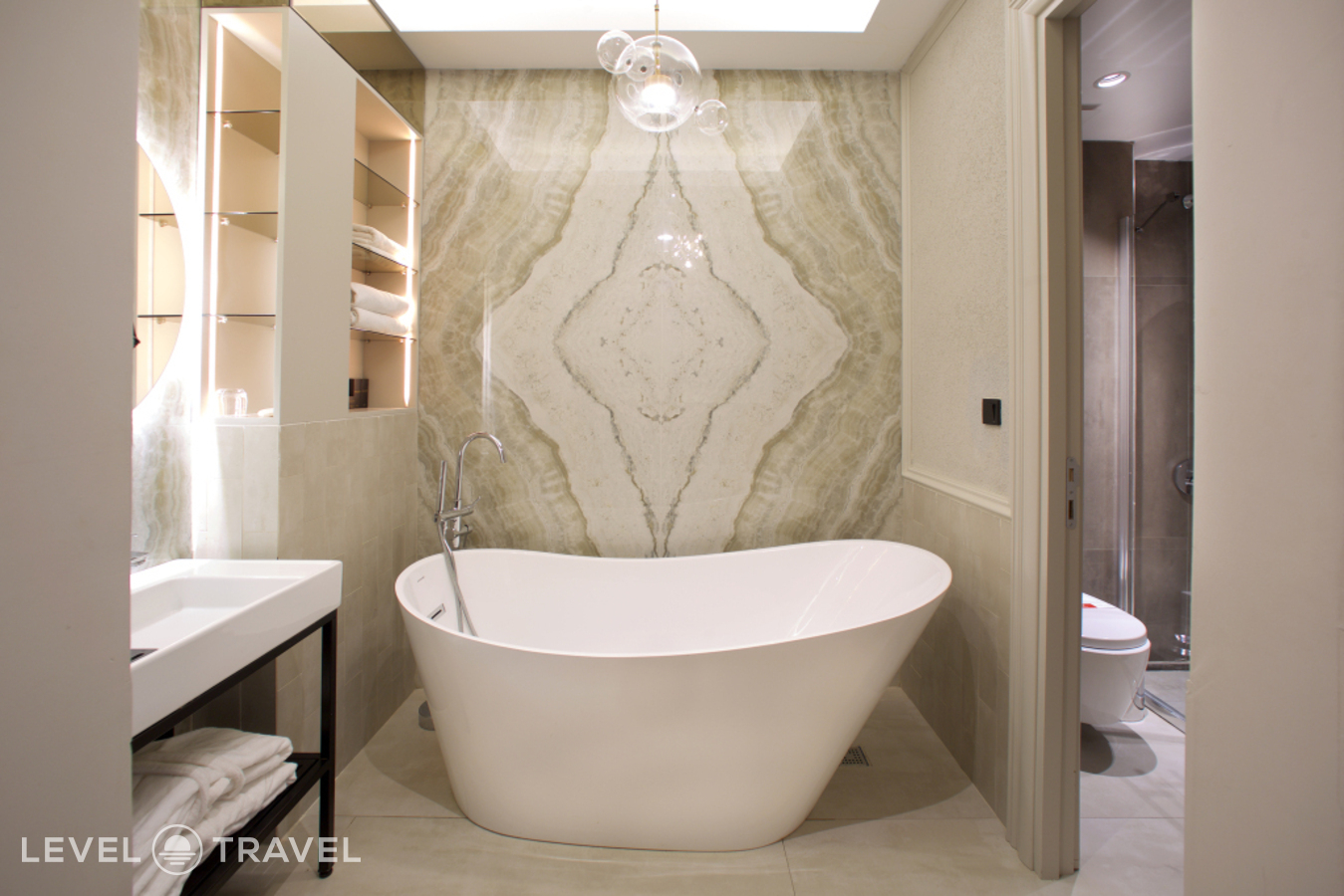 Номер Luxury with Bathtub с красивым видом из окна — фото 8