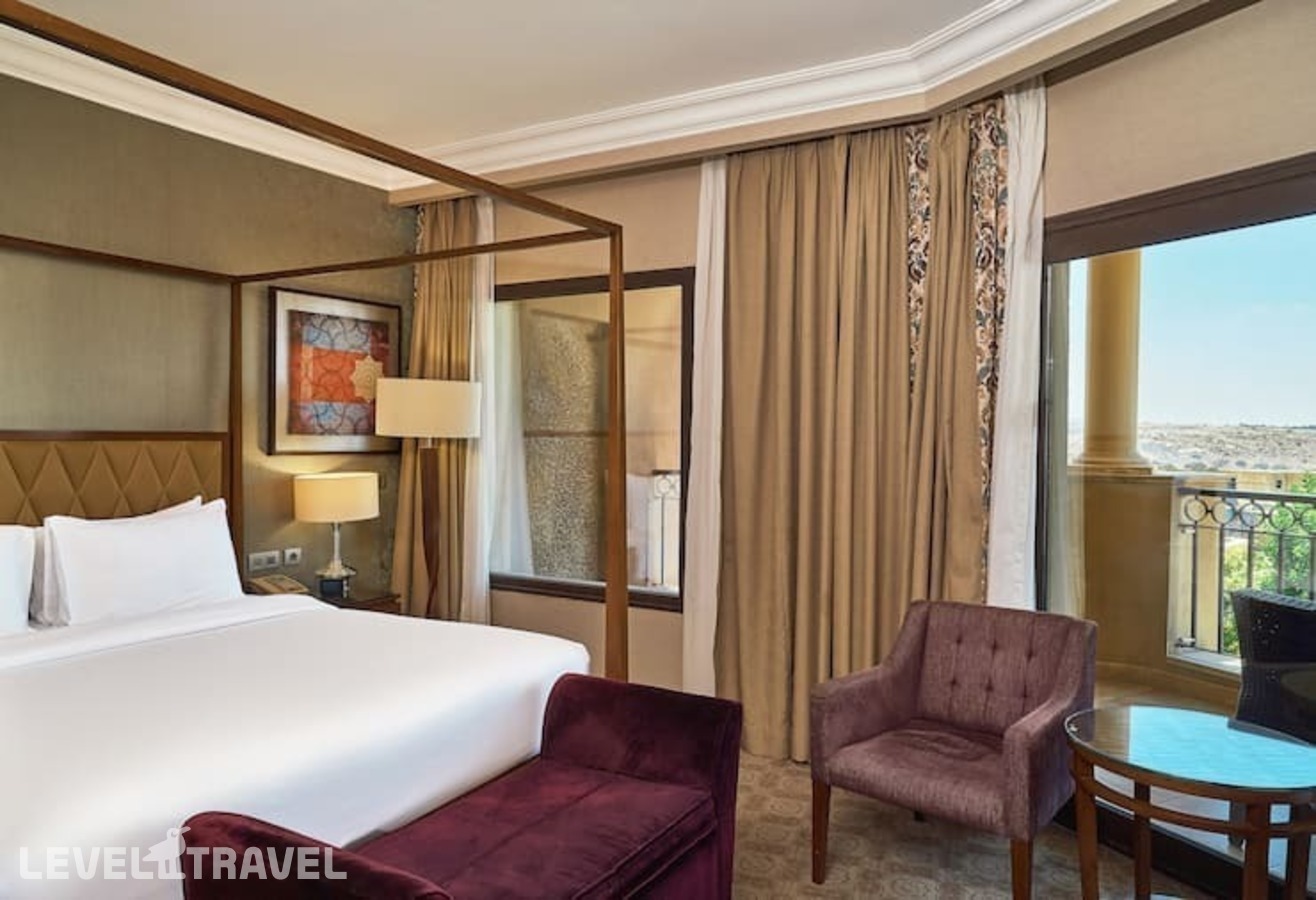 фотографии номера Люкс с видом на бассейн отеля Hilton Alexandria King's Ranch в Египет(Александрия) - фото №2