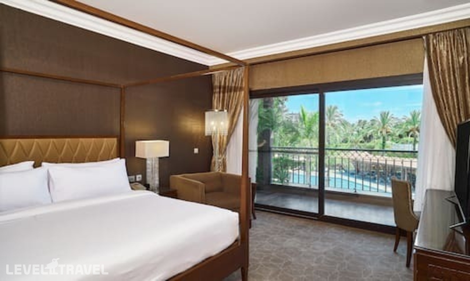 фотографии номера Люкс с видом на бассейн отеля Hilton Alexandria King's Ranch в Египет(Александрия) - фото №1