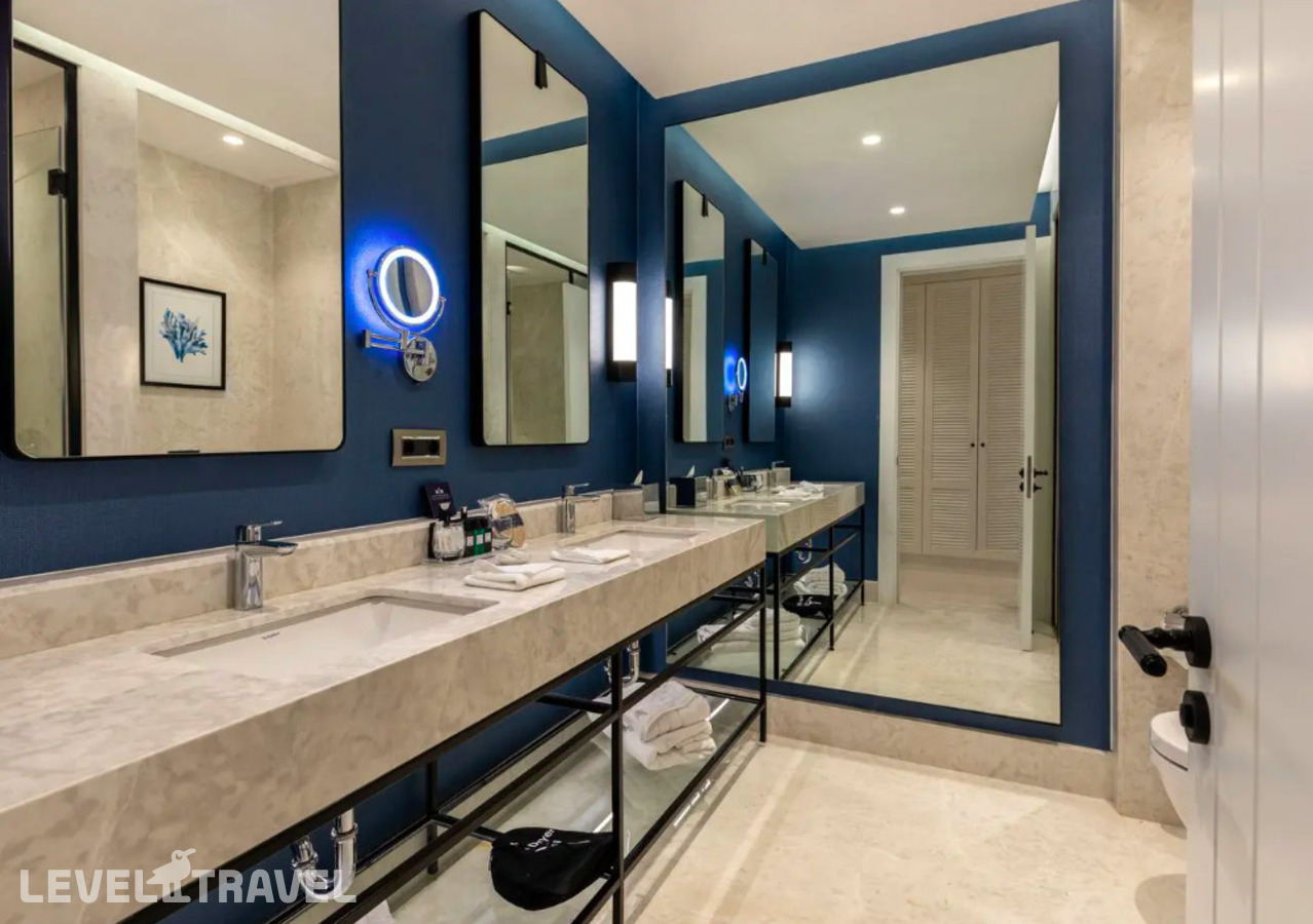 фотографии номера Двухместный номер Swim up Superior двуспальная кровать отеля Kaya Palazzo Resort & Residence Le Chic Bodrum в Турция(Гюмбет) - фото №5