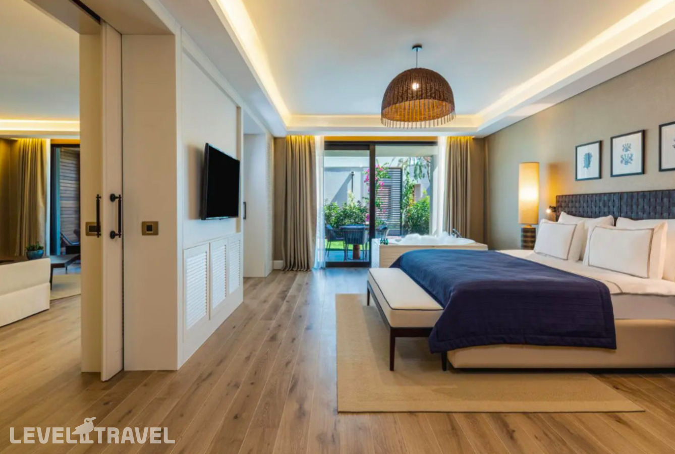 фотографии номера Двухместный люкс Grand Garden двуспальная кровать отеля Kaya Palazzo Resort & Residence Le Chic Bodrum в Турция(Гюмбет) - фото №2