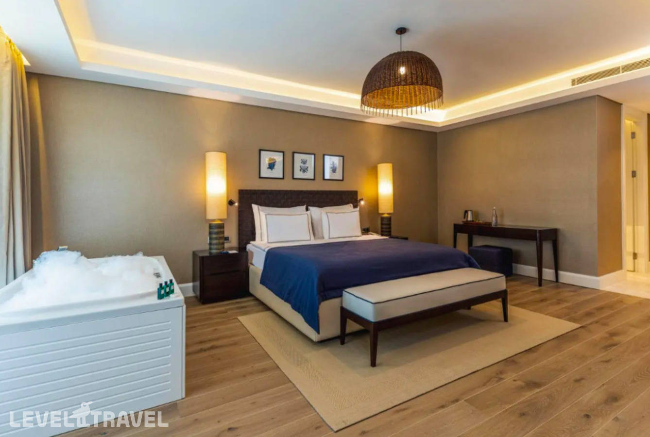 фотографии номера Двухместный люкс Grand Garden двуспальная кровать отеля Kaya Palazzo Resort & Residence Le Chic Bodrum в Турция(Гюмбет) - фото №1