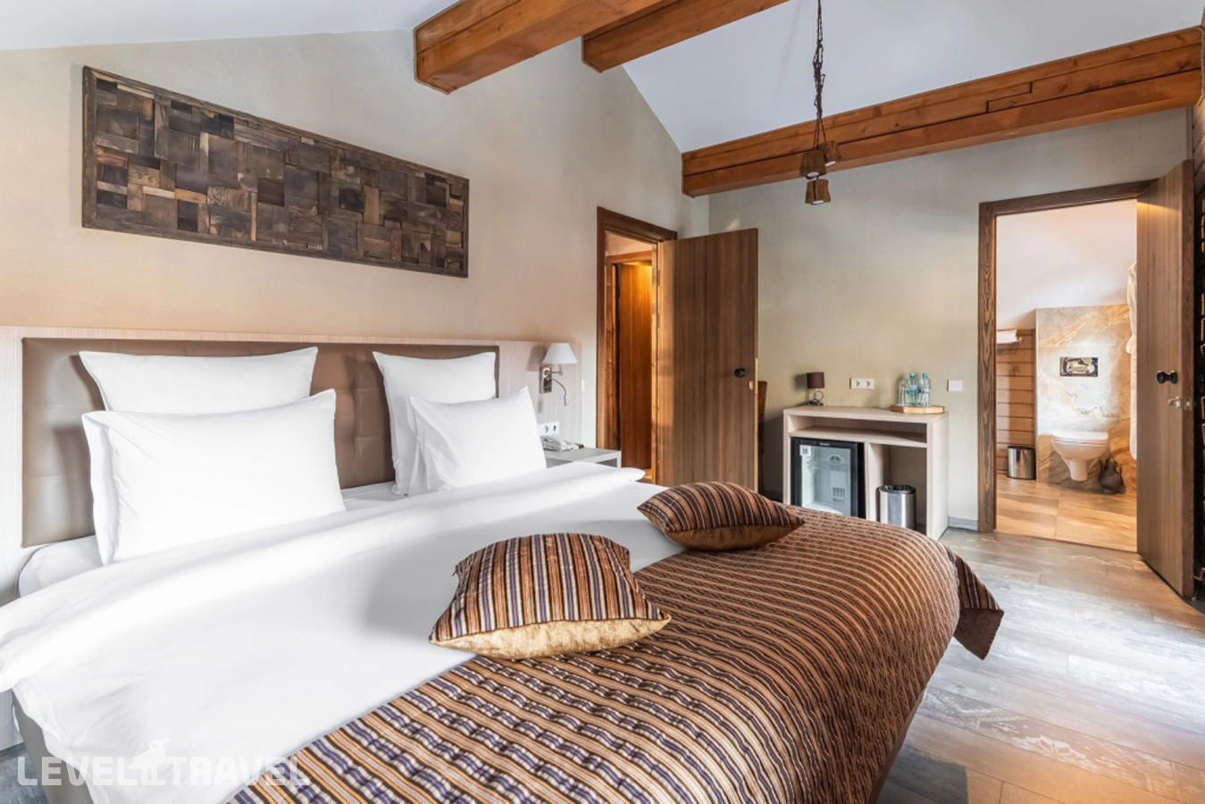 фотографии номера Шале с балконом и с видом на горы отеля Arkhyz Royal Resort & Spa в Россия(Архыз) - фото №6