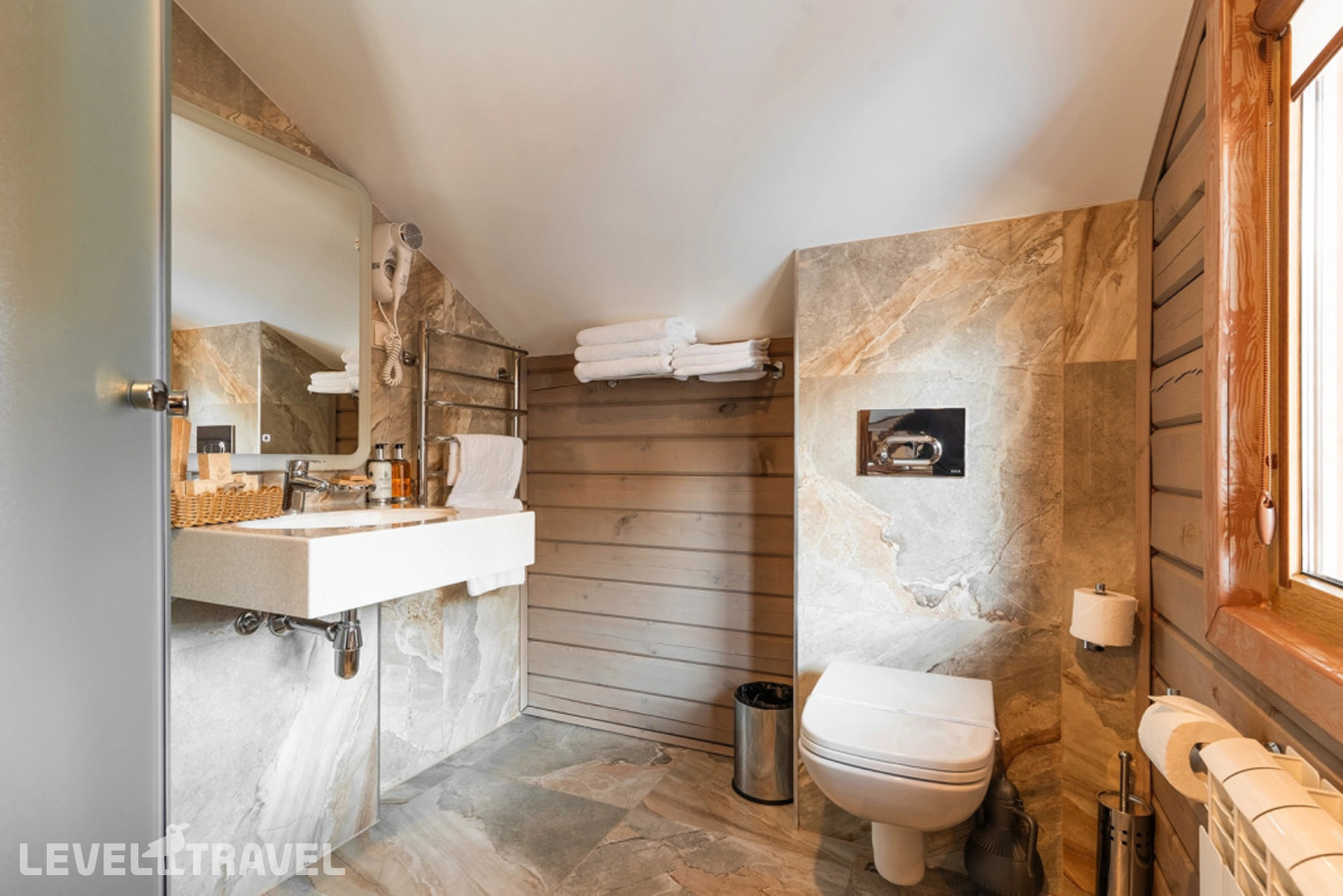 фотографии номера Шале с балконом и с видом на горы отеля Arkhyz Royal Resort & Spa в Россия(Архыз) - фото №11